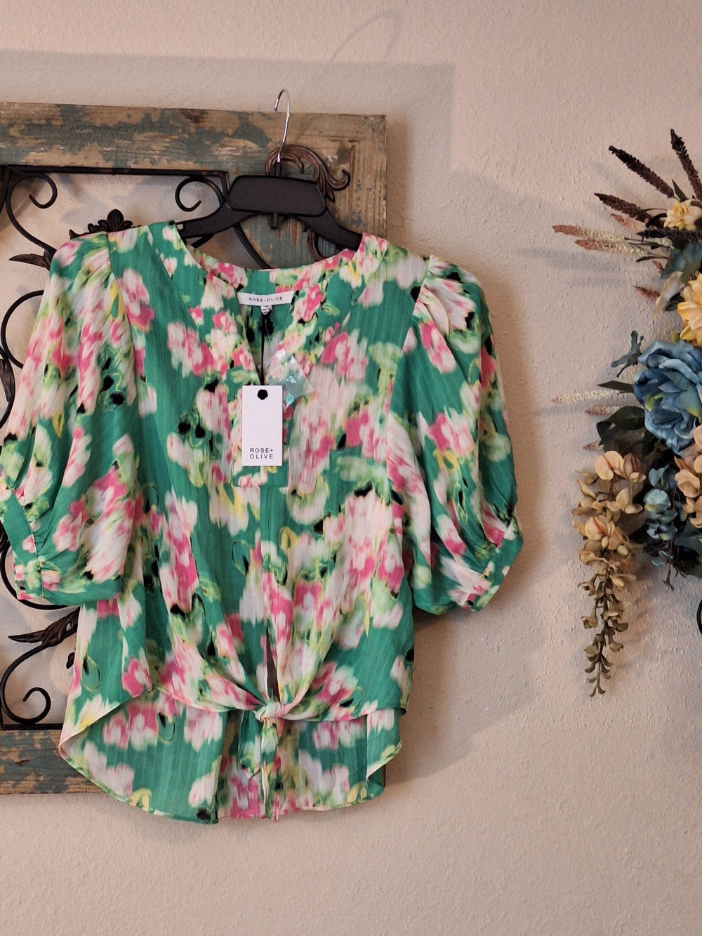Rose & Olive Green Floral Tie-Front Puff-Sleeve Blouse. NWT Size XS